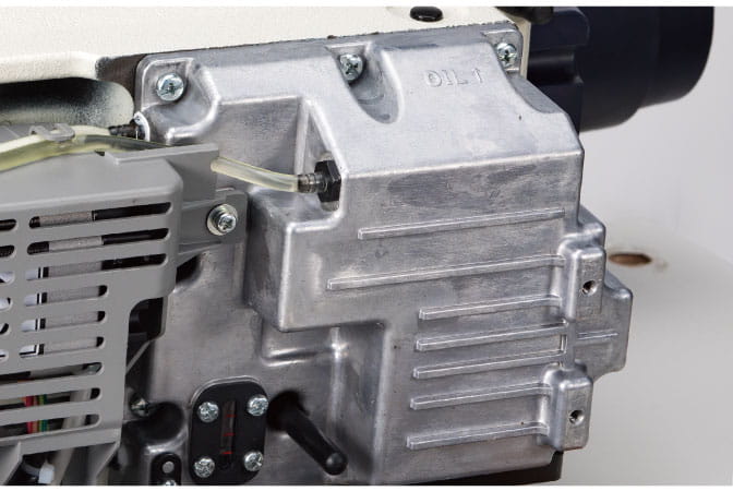 Brother S-7250A sealed oil tank and minimum-lubrication system
